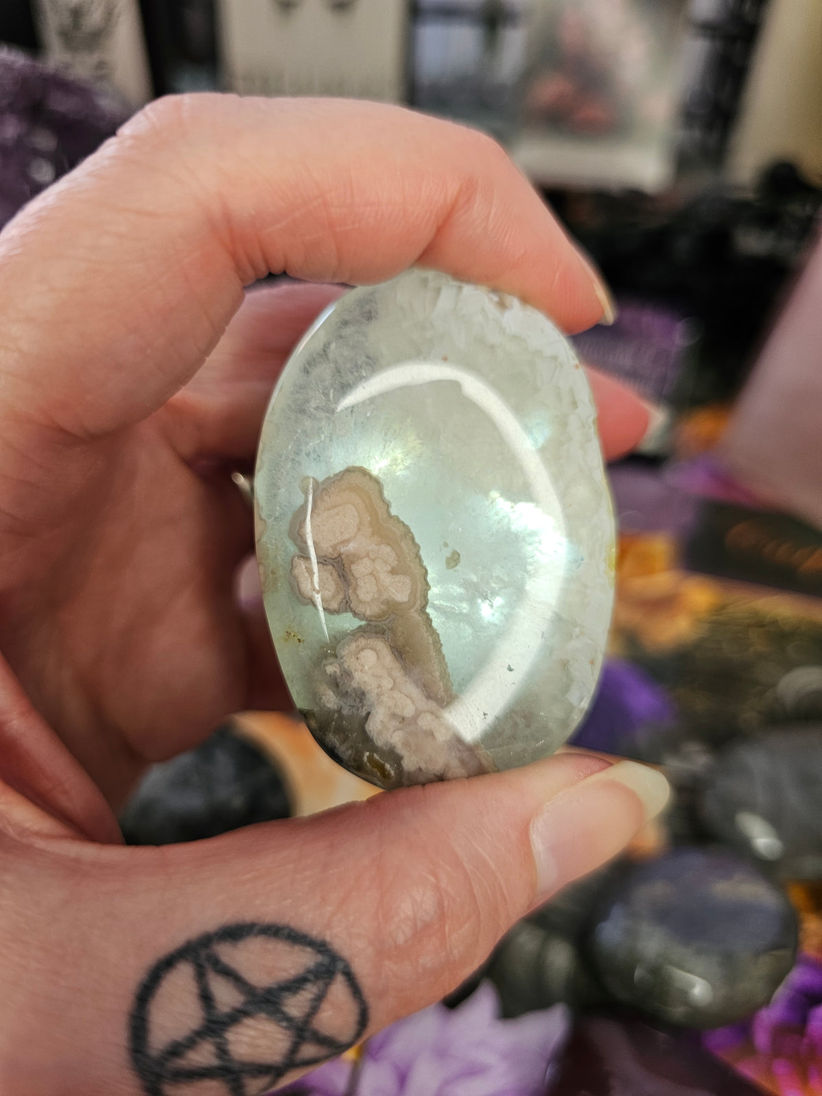 Flower Agate Palmstone